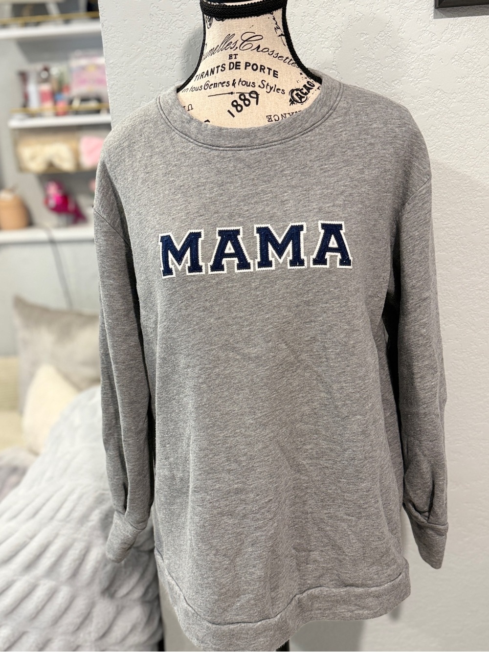 Isabel Maternity Gray MAMA Graphic Maternity Sweatshirt Size Medium - Picture 2 of 8